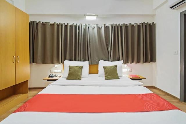Kanak Beacon Hotel - Ashram Road Ahmedabad Exterior photo