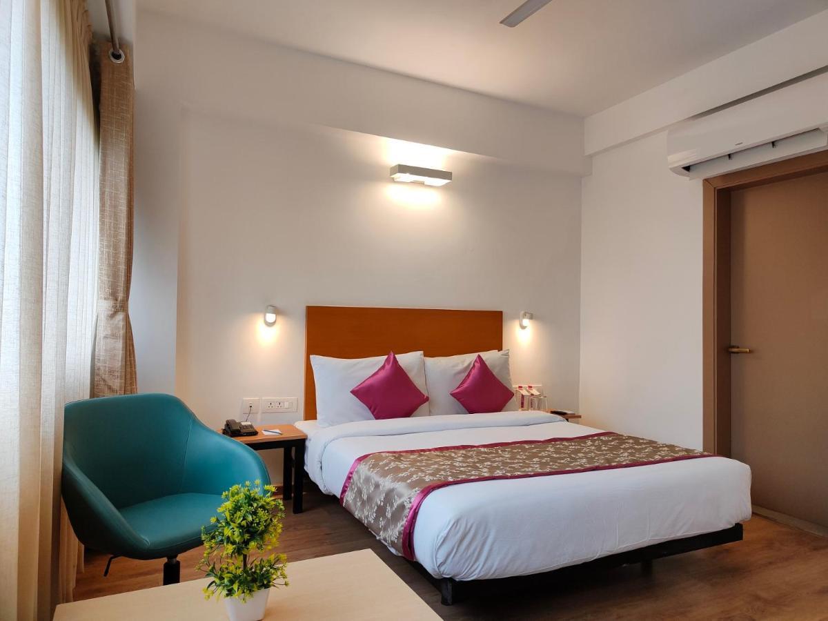 Kanak Beacon Hotel - Ashram Road Ahmedabad Exterior photo